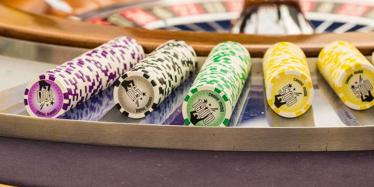 Navigating the World of Online Casino Loyalty Programs: Strategies for Maximizing Rewards
