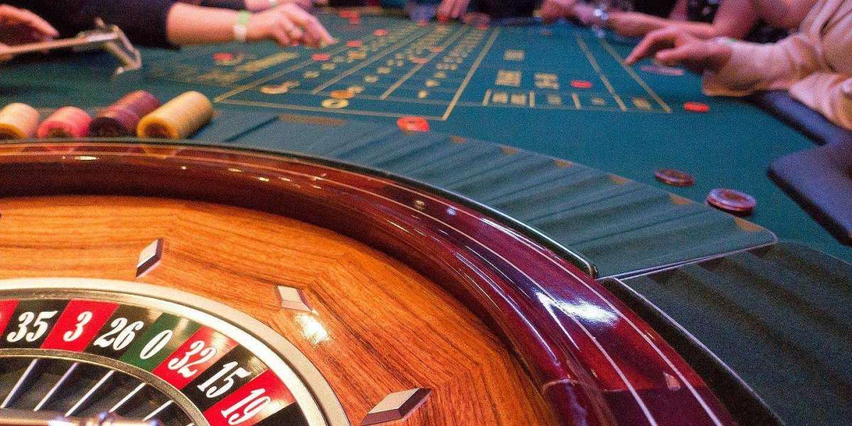 Guida al Poker da Casinò: Oltre il Gioco contro Altri Giocatori